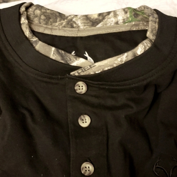 Staghorn Realtree Black Camo Trimmed Henley Size L - Picture 3 of 6
